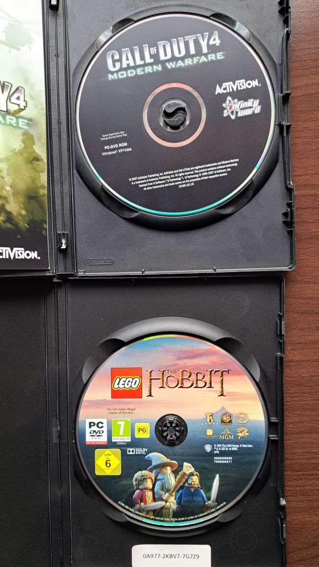 CD jocuri hobbit și call of duty4