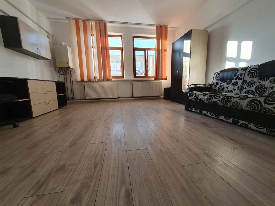 Garsoniera confort 1 in Onesti, zona centrala, et 2.