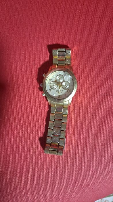 Ceas de mana  puțin defect