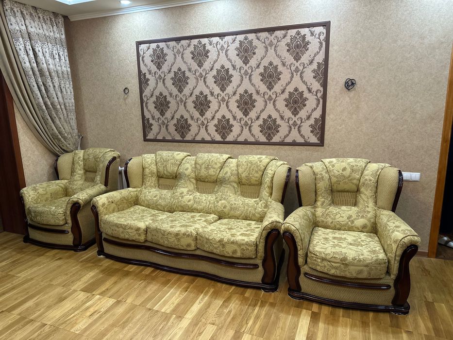 Продается мягкая мебель б/у  из четырех позиций