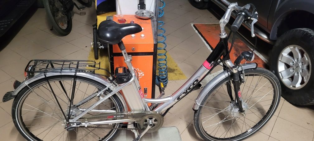 Bicicleta electrică asistata cu viteze in butuc