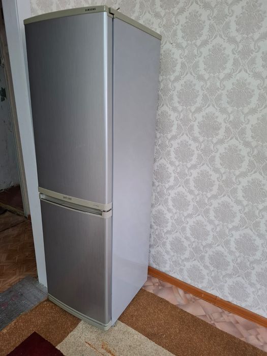 Холодильник Samsung