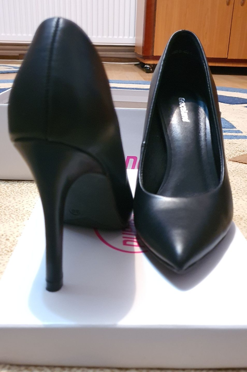 Stiletto negru cu toc inalt