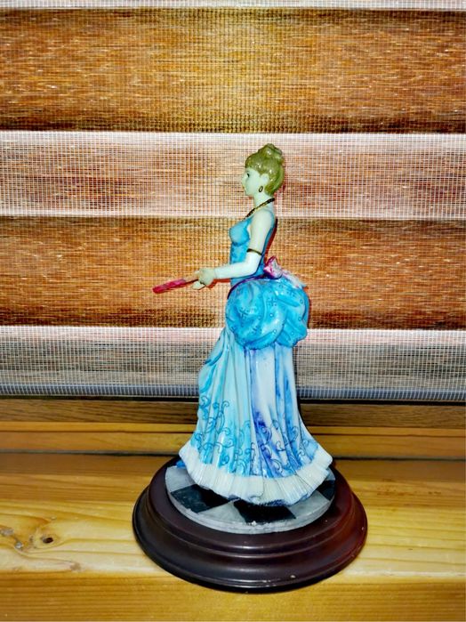 Фигура статуетка кукла винтидж ретро мода 1800 г. Дамата с ветрилото