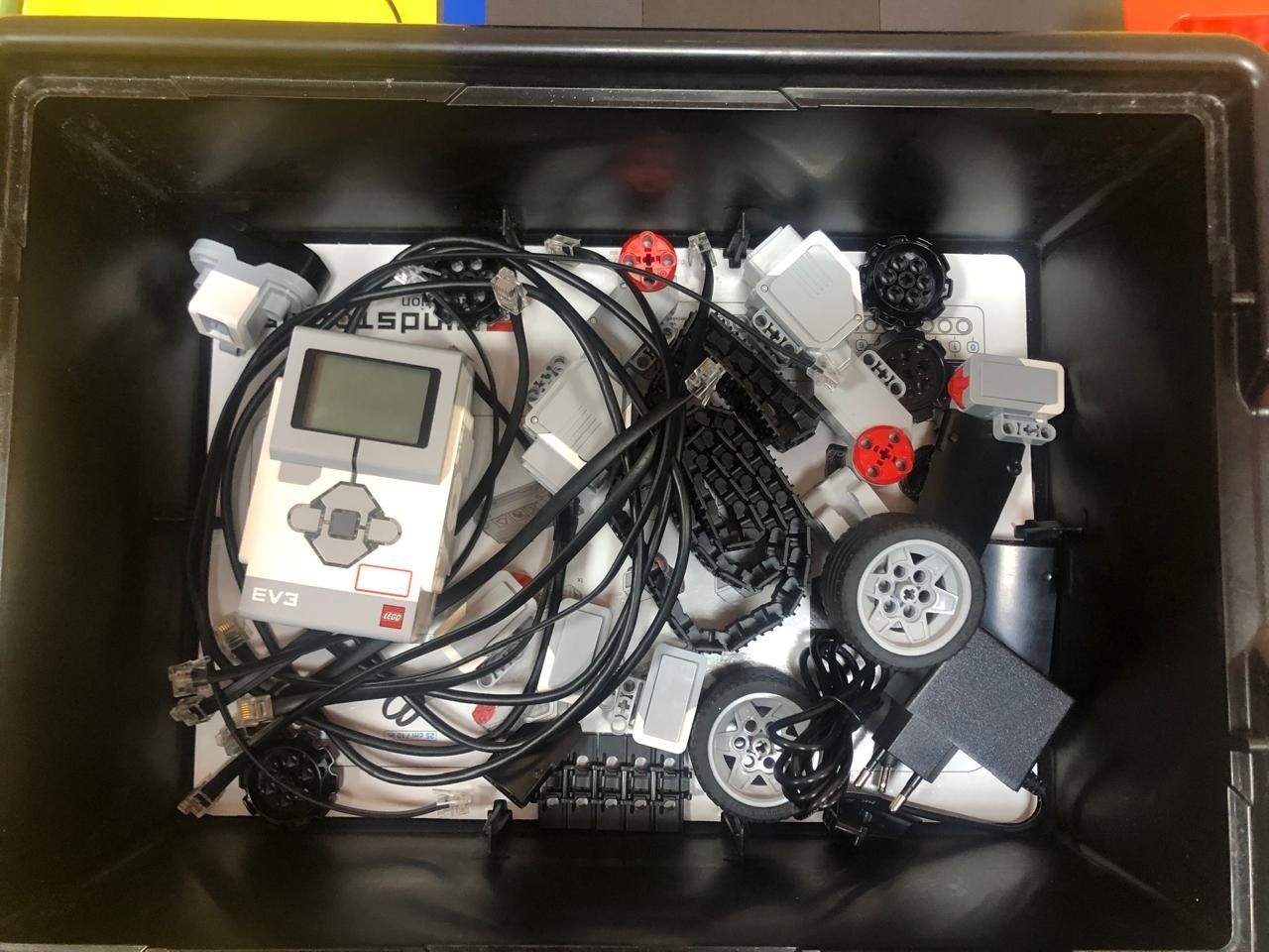 Lego Mindstorms Ev3 45544 + Ресурсный набор 45560 в подарок