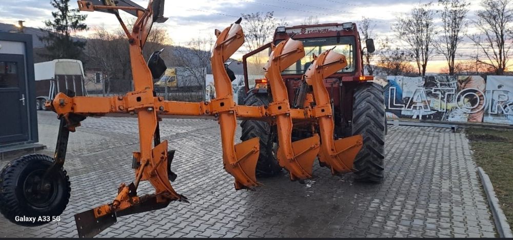 Plug reversibil cu 4 brazde