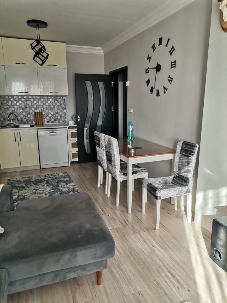 Дава се под наем Тристаен апартамент в Пловдив, Кючук Париж - 80 кв.м за 425 € - Снимка #2