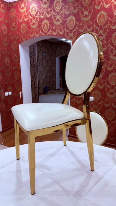 Продается стол со стульями