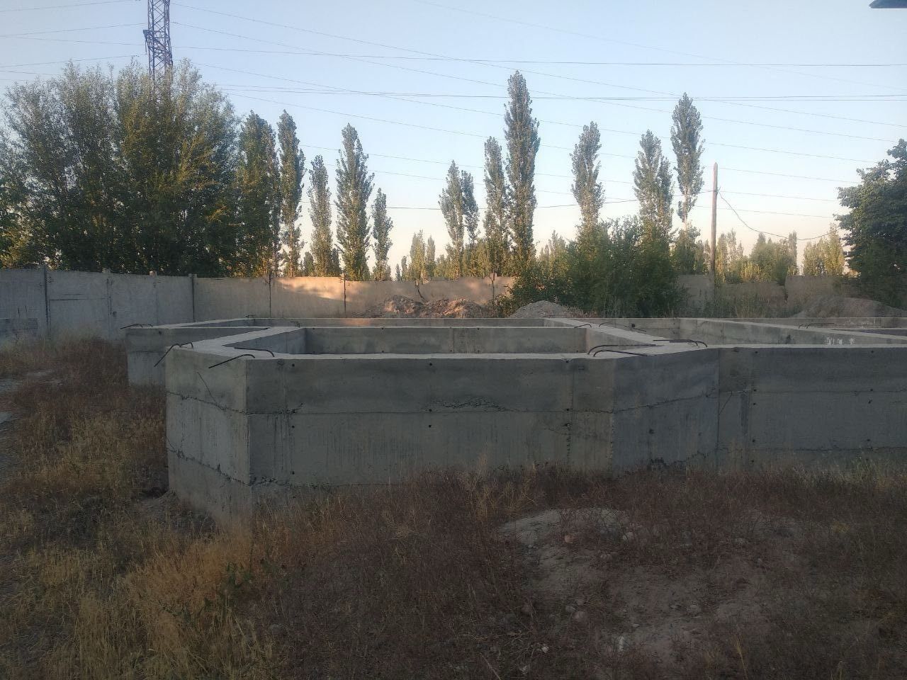 Fargoma shaharda markazdan 5 km uzoqda Besh bolada mol bozor oxir