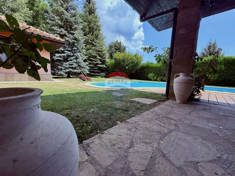 Уютна къща с камина и басейн до морето за продажба, с. Кранево, Я.И.