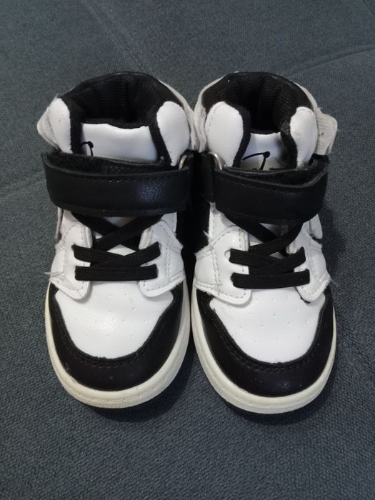 Продам детские кроссовки!