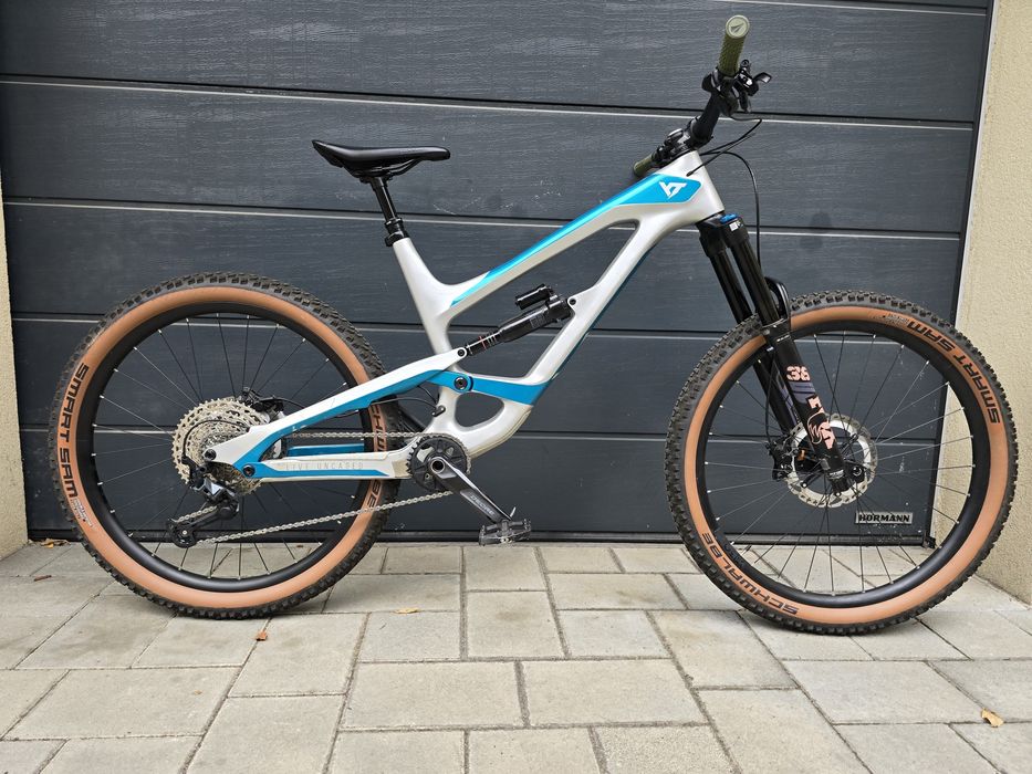 YT Capra Carbon impecabil