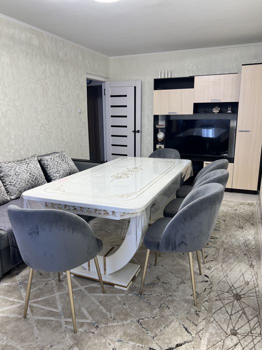 Стол + 6 стулья для гостиной