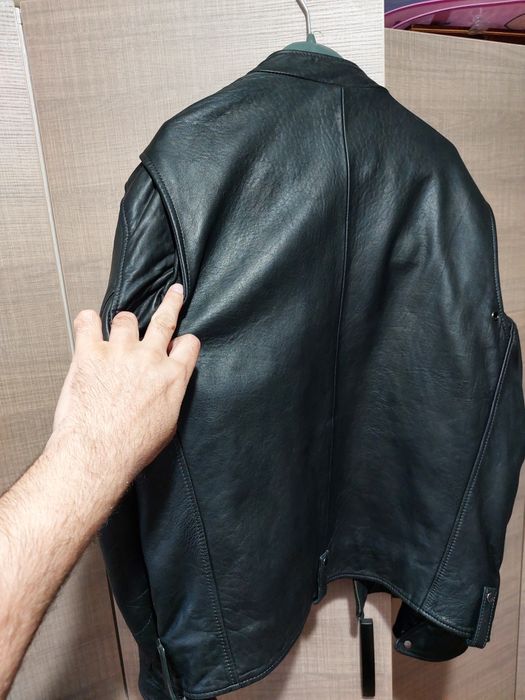 Vând geaca piele, tip moto, marca Ricano, mărimea L