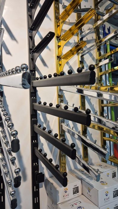 Вешалка и рилс на стену