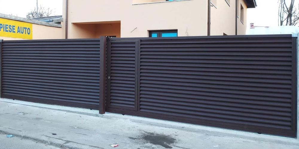 Executăm porți din șipcă metalică
