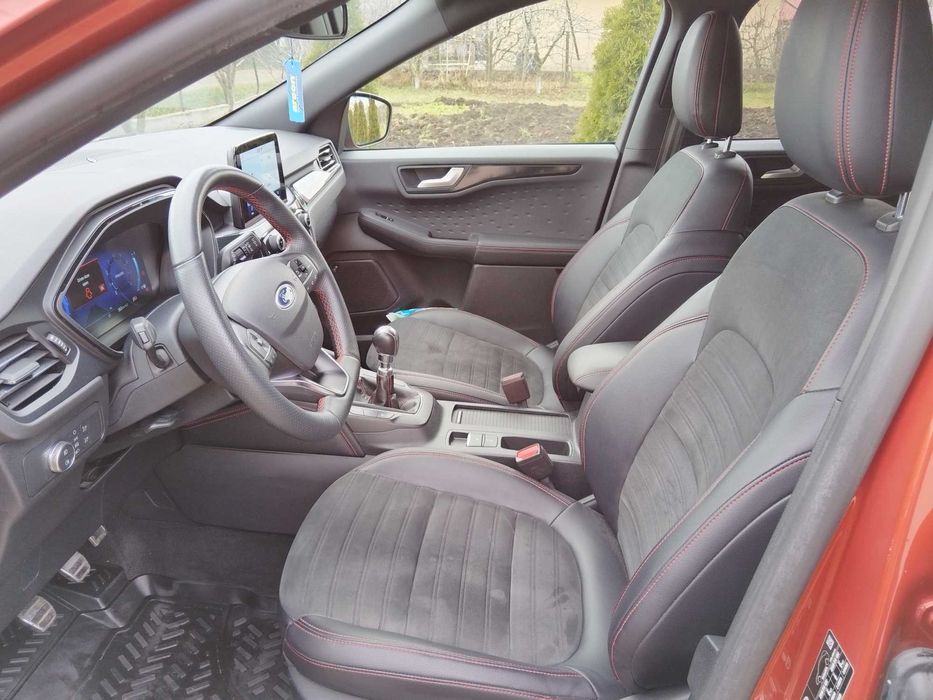 Ford Kuga ,2021 ,model STline ,motor 1500 cm ,150 cp,