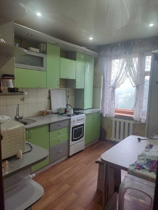 3 комнатная квартира. 20 мкрн. Не угловая