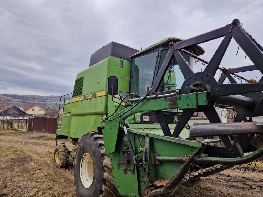 Dezmembrez Combina John Deere 1085