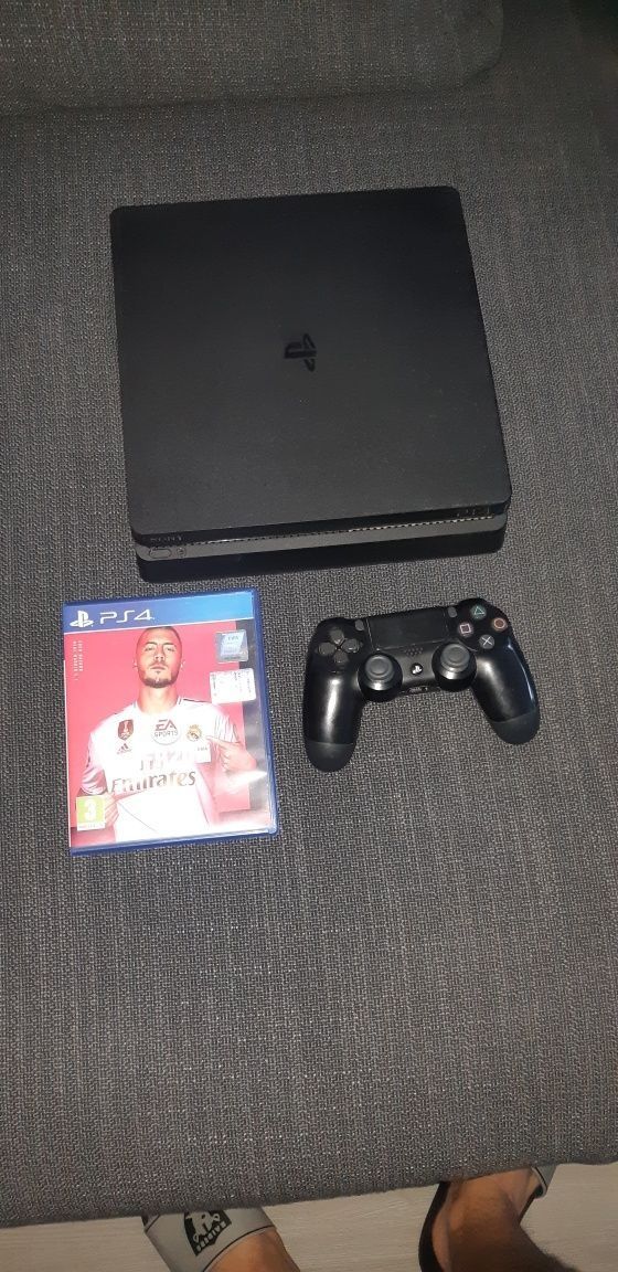 Ps4 o maneta și un joc