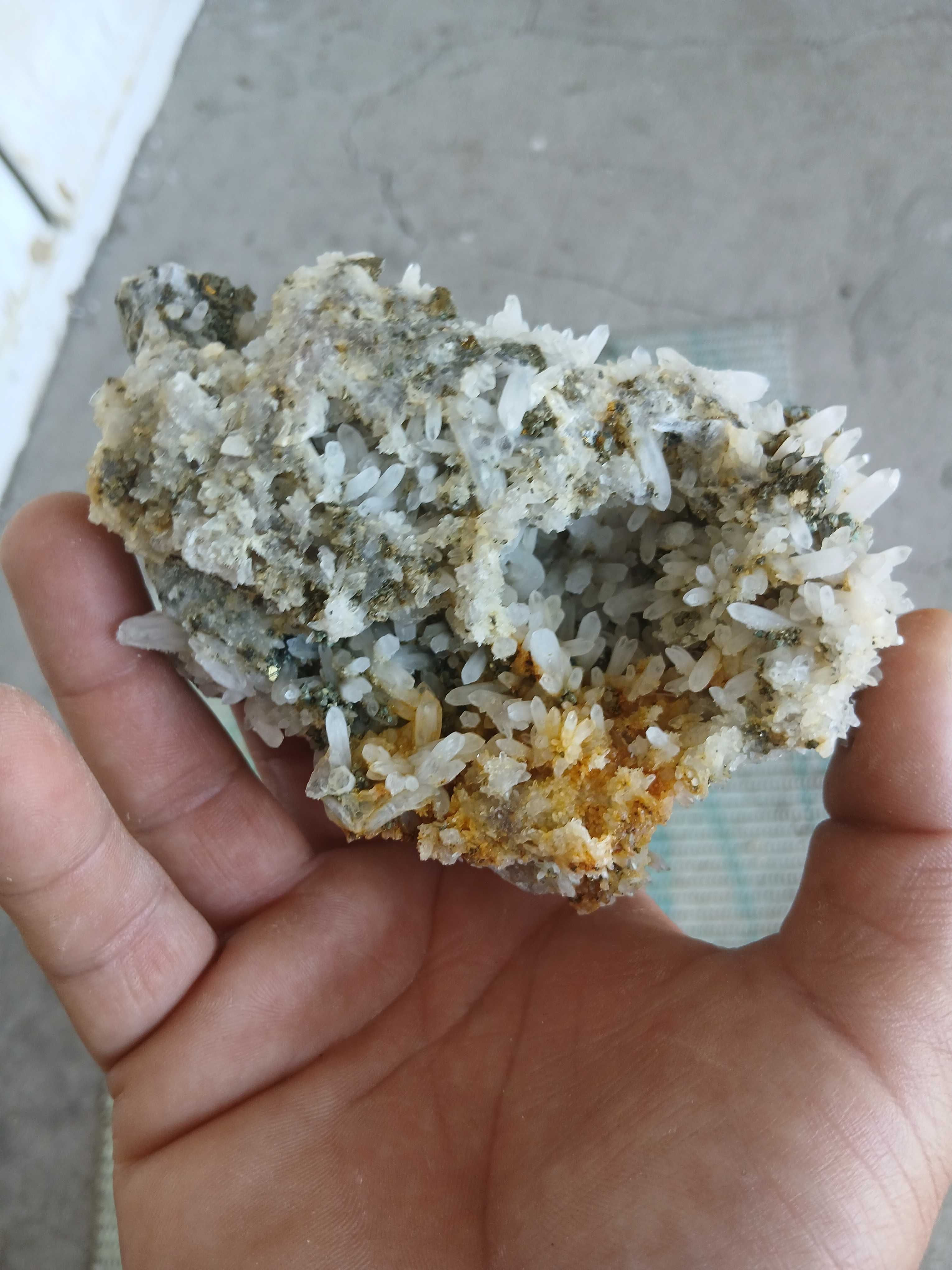 Друза с кристали кварц