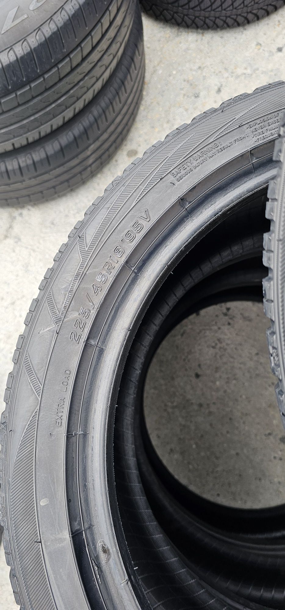 225 45 R 18 Falken iarna