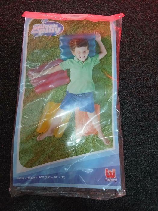 Saltea gonflabila +pernute pt apa