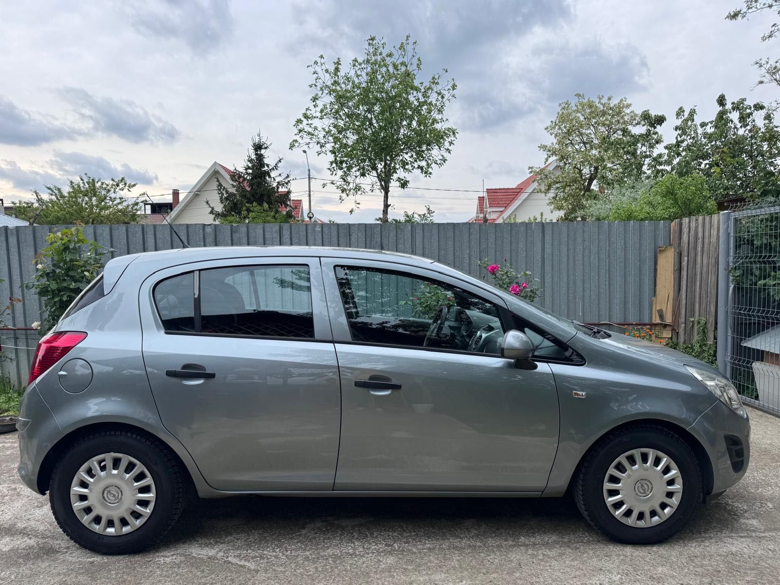 Vand Opel Corsa, an 2011, benzina