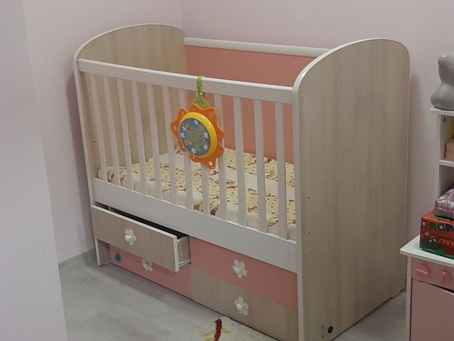 Детско креватче розово