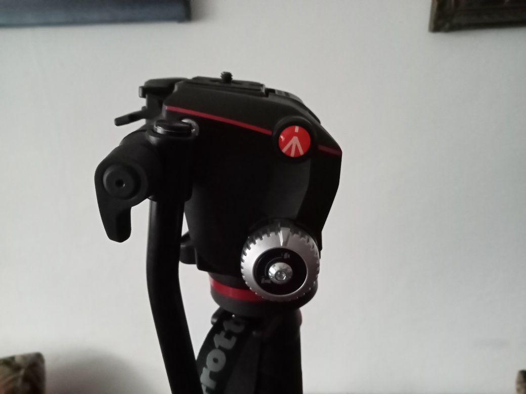 Monopied video fluid dedicat Mirrorless Manfrotto MVMXPROA42W