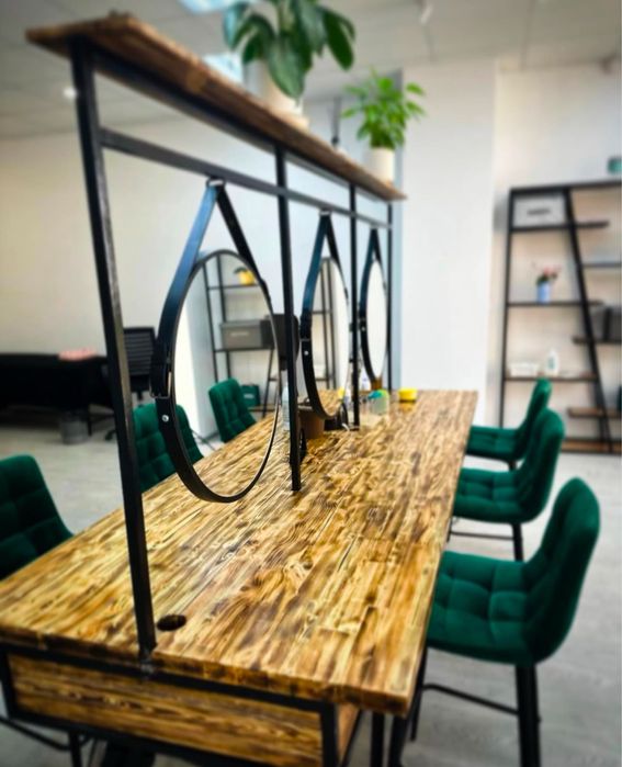 Продам стол ддя салона красоты