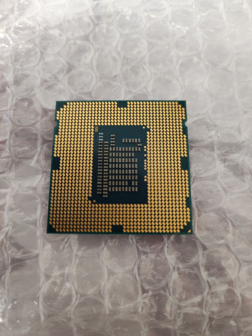 Продавам процесор Intel I3 3240