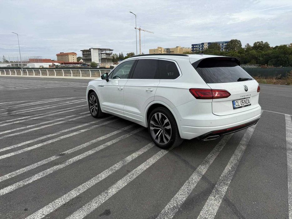 Volkswagen Touareg 3.0 V6 (286cp) TDI 4Motion R-Line, TVA deductibil