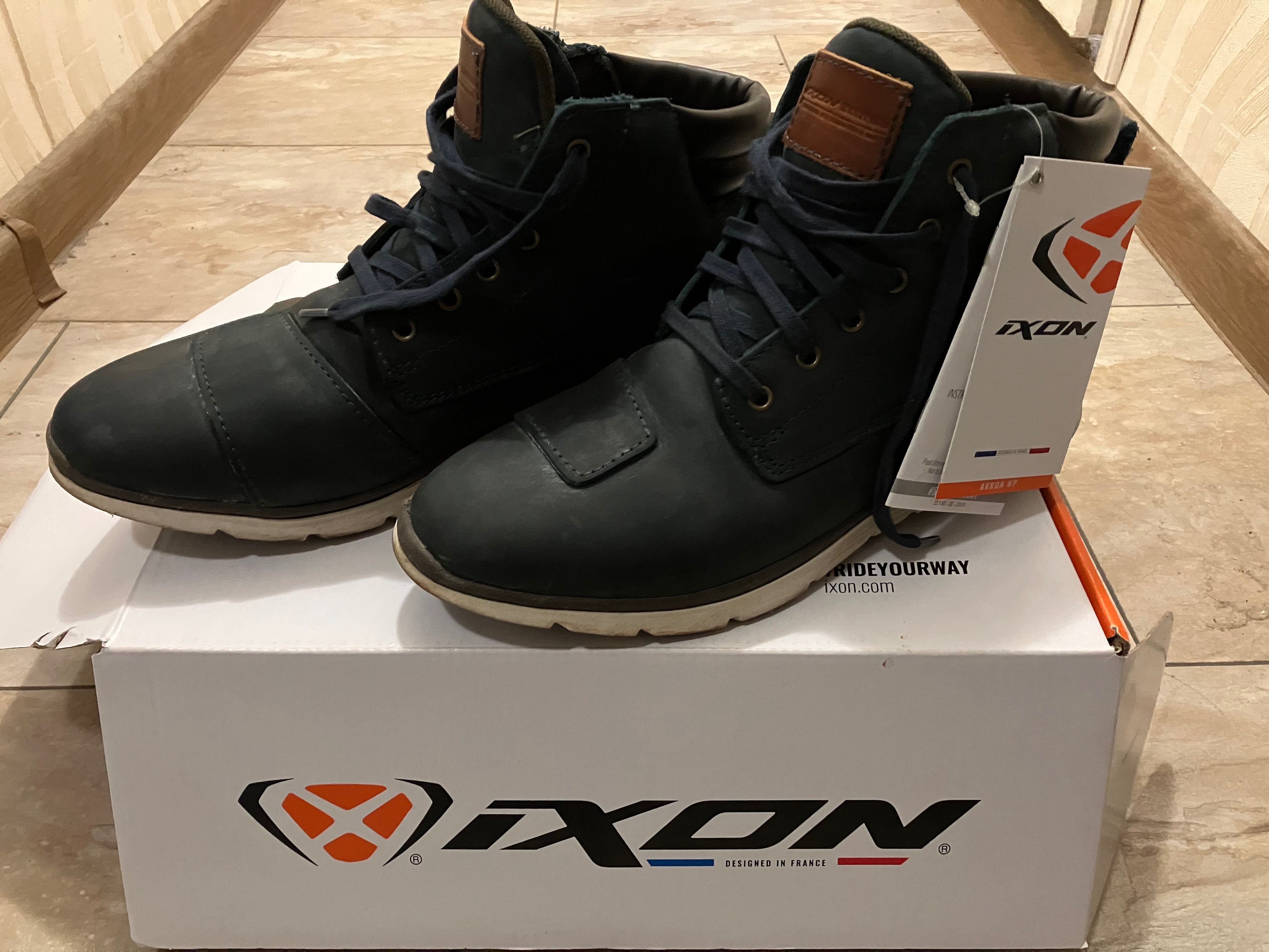 Мото Боти Ixon Akron WP номер 42