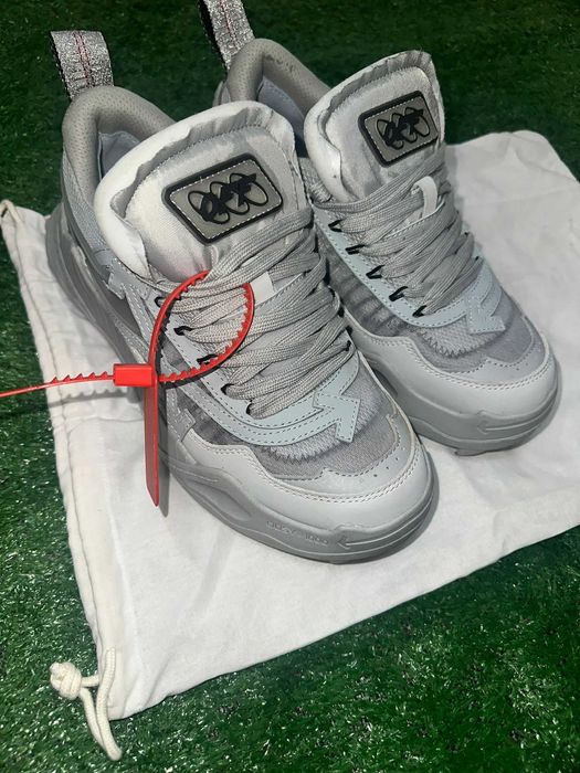 Off-White ODSY Sneakers – Grey