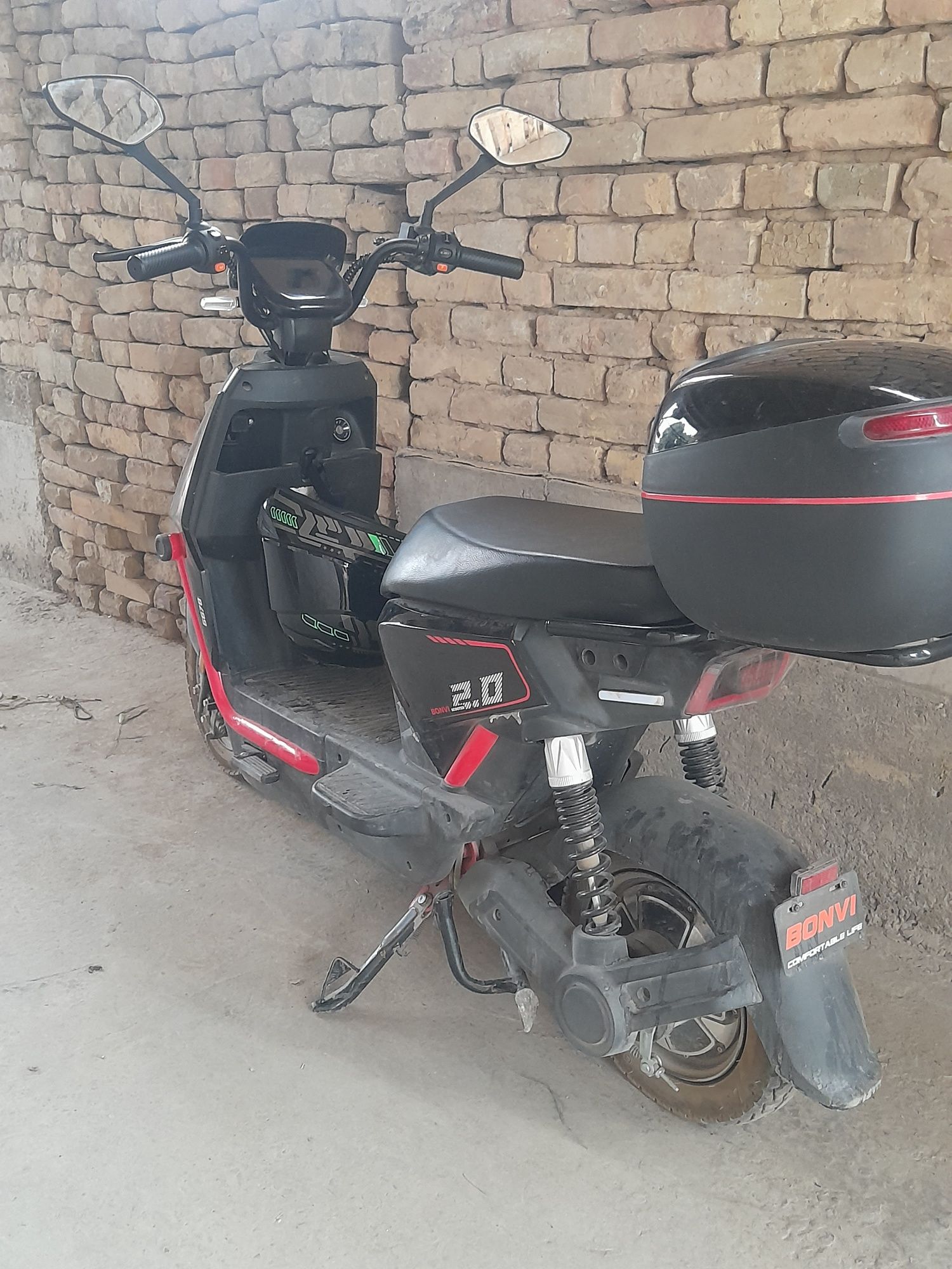 Srochna Elektro skuter Holati alo proveg atiga 1000km  narxi 4 500