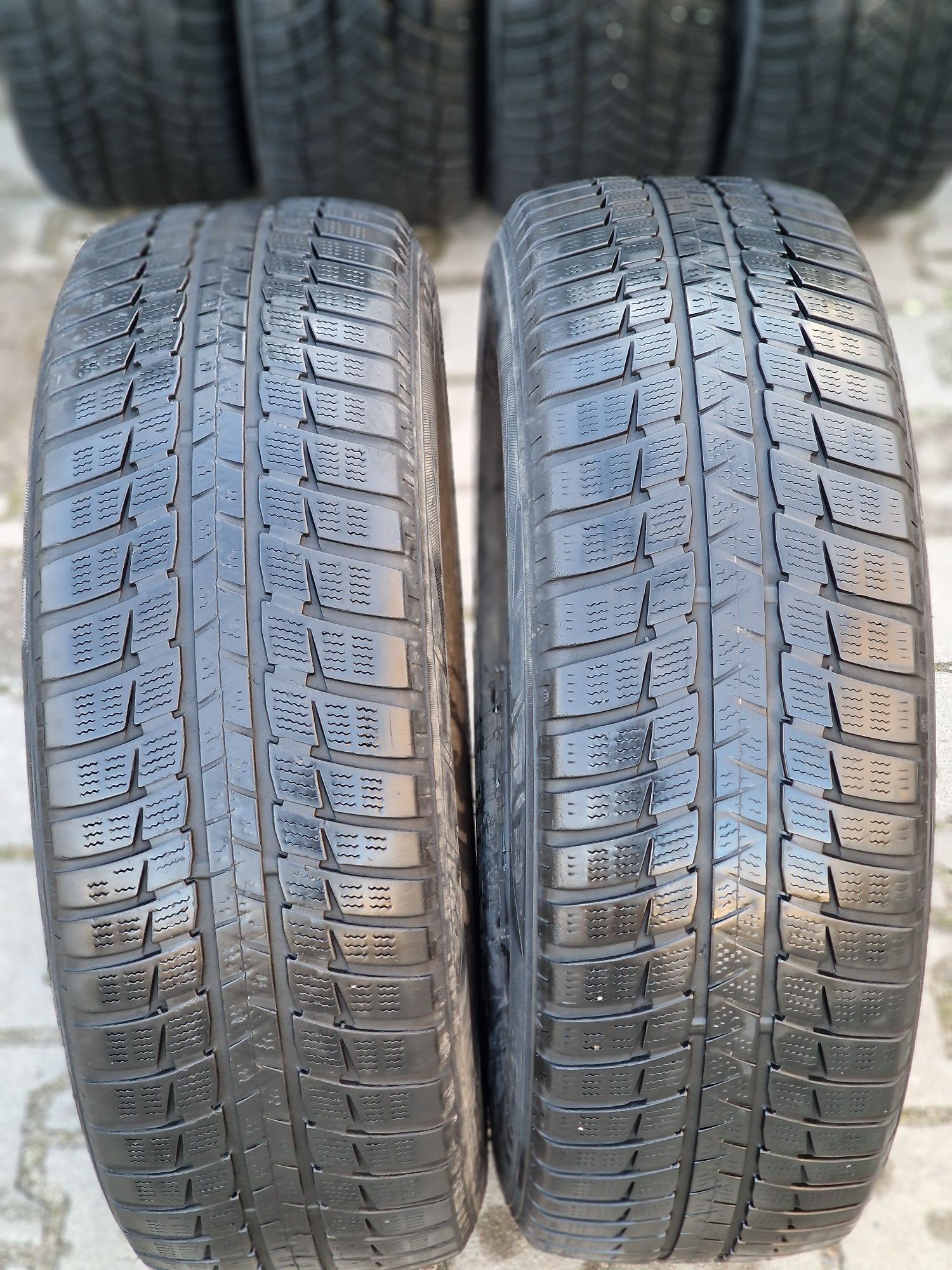 235 60  18 falken