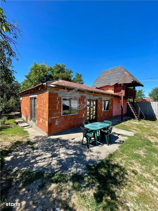 Casa cu 5 camere in localitatea Sacuieni