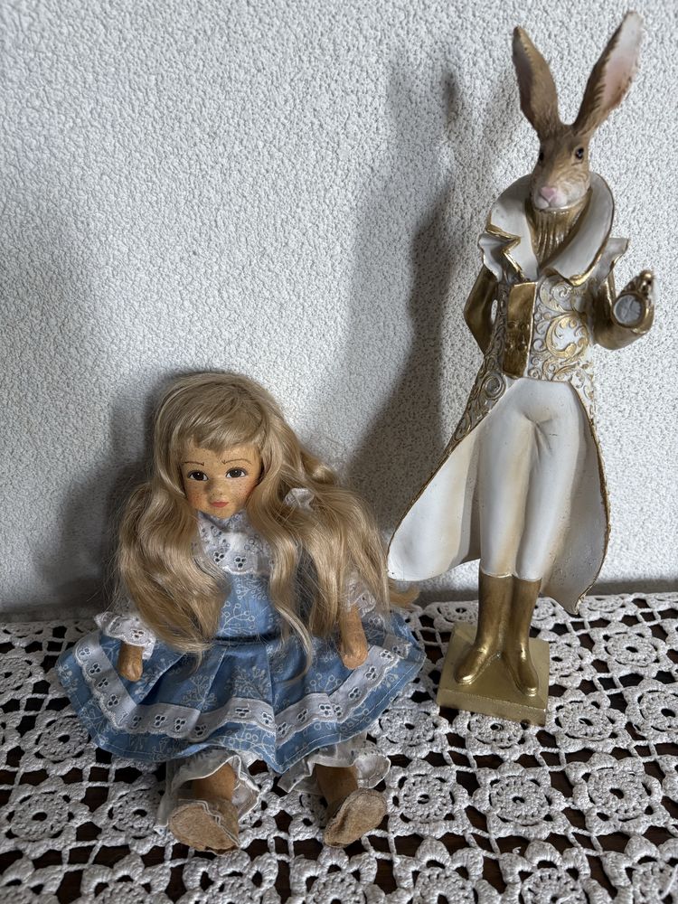 Papusa Alice in Tara Minunilor,iepure