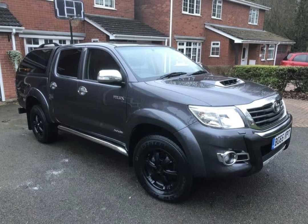 Dezmembrez Toyota Hilux 3.0 Invicible automat euro 5 2012-2015