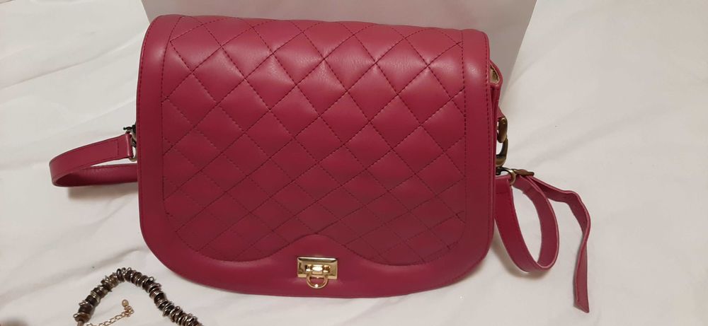 Geanta piele roz medie 190 RON