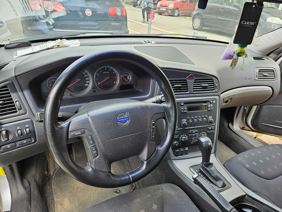 Продавам Volvo V70