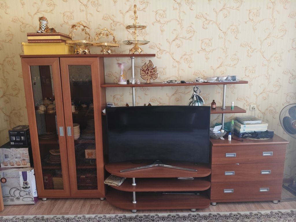 Продам горку и прихожую
