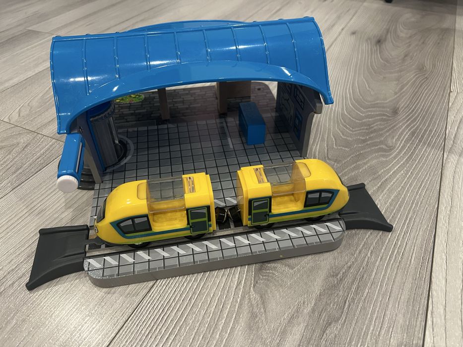 Дървена гара с аксесоари