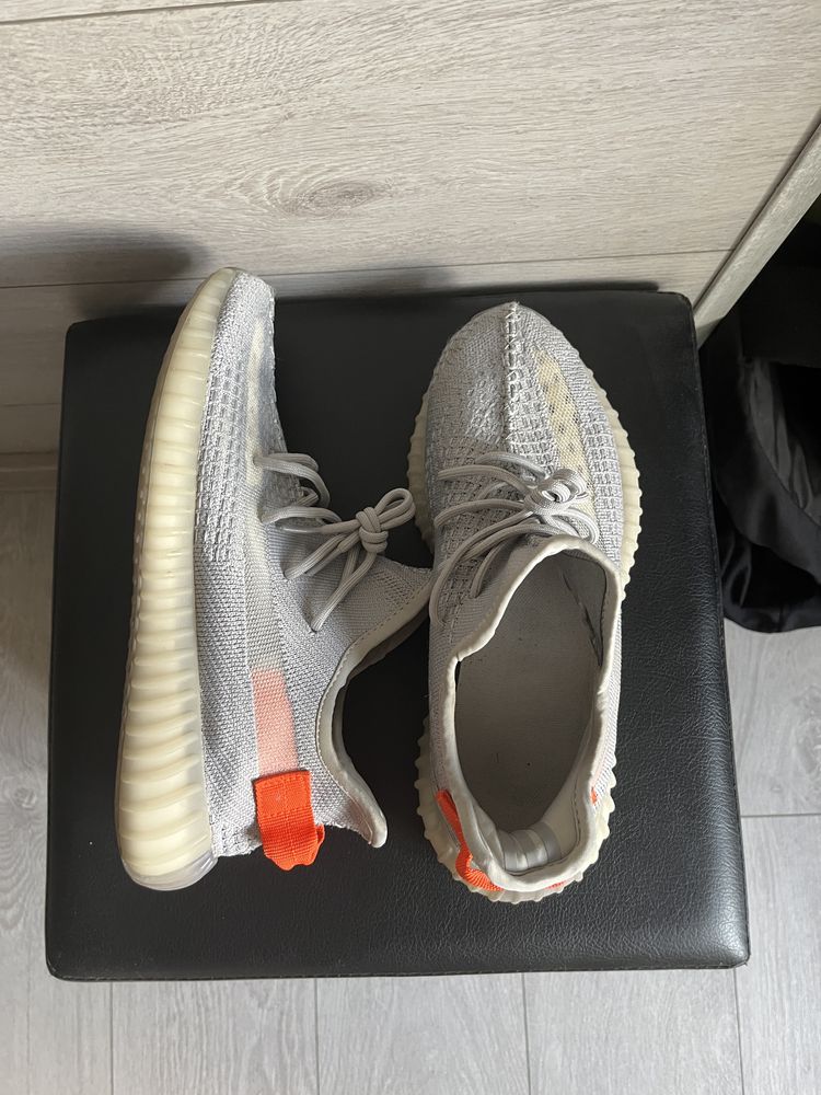 Adidas Yeezy tail light 350 boost