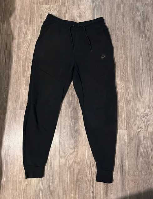 Pantaloni Nike Tech Fleece negri Marimea S
