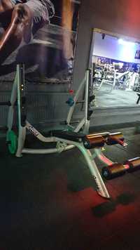 Hoist Decline Bench Press