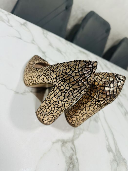 Pantofi stiletto aurii
