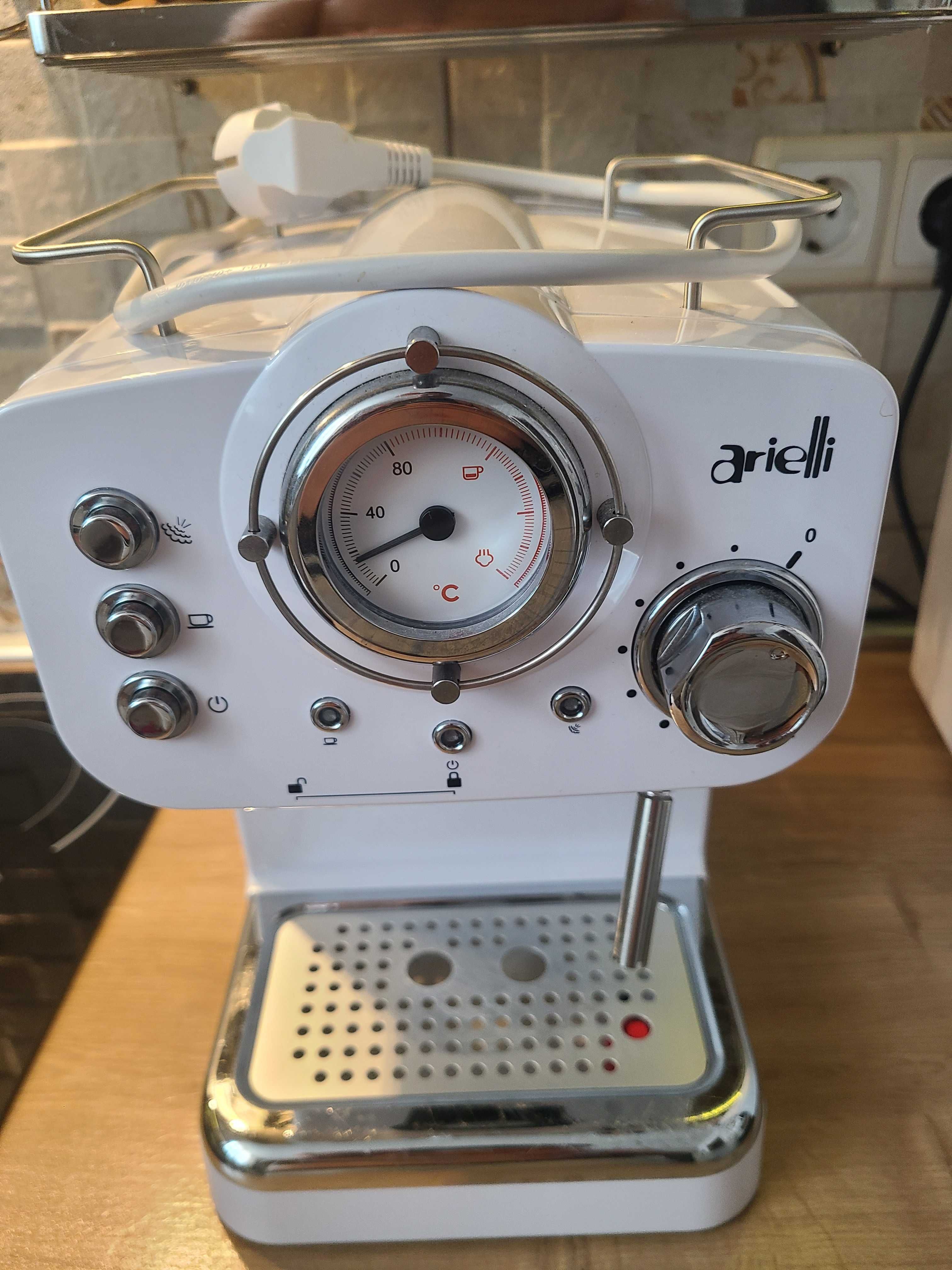 Кафемашина ARIELLI KM-501W