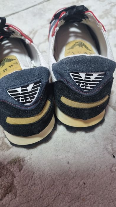 Vand Adidasi Armani